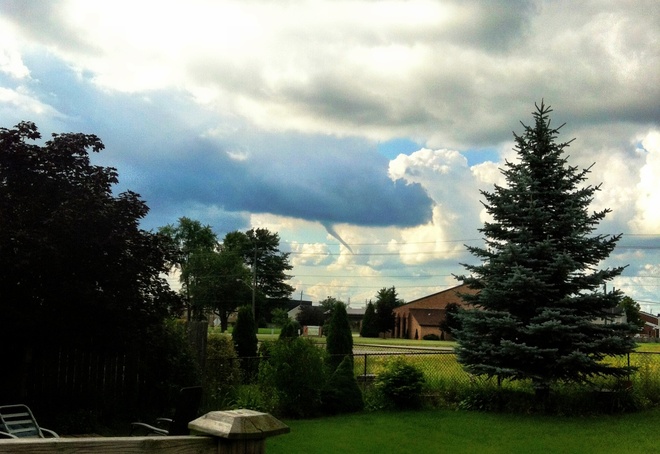 Possible funnel cloud? St. Thomas, Ontario Canada