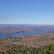 Lac Tremblant vue du sommet de la montagne.