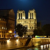 pleine lune sur Notre Dame