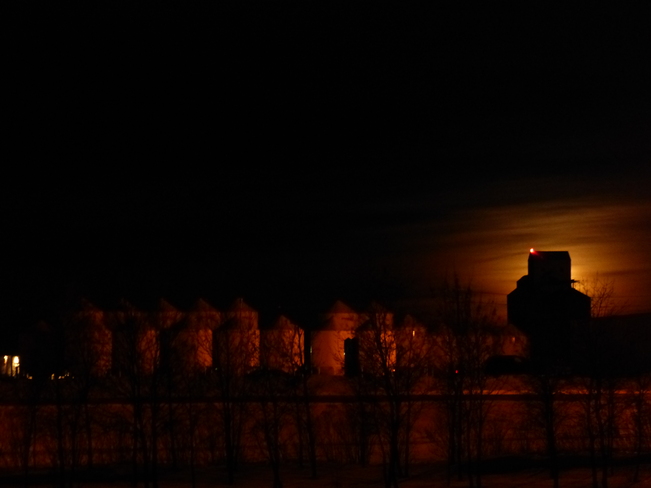 Beautiful full moon Moose Jaw, Saskatchewan Canada
