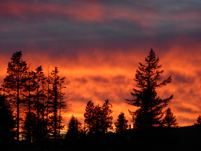 RED SKY AT NIGHT Cranbrook, British Columbia Canada