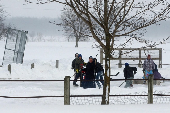 Amish kids playing hockey 