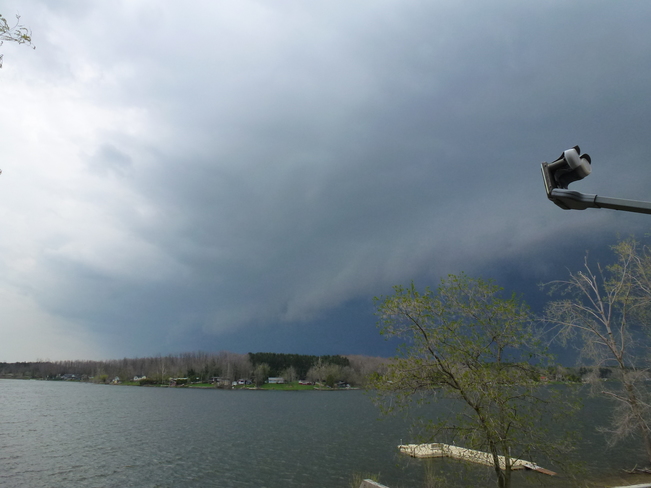 Line of thunderstorms May 13, 2014 Conestogo Lake, Mapleton, ON