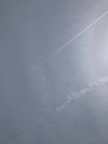 Chemtrails Being Layed Overhead Sainte-Agathe-des-Monts, Quebec Canada