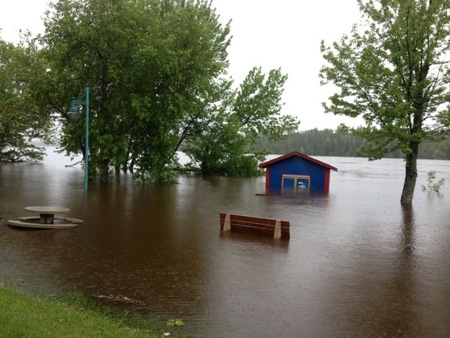 Rainy River rises in Emo Ontario Emo, ON