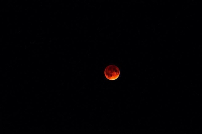 red moon Thunder Bay, Ontario Canada