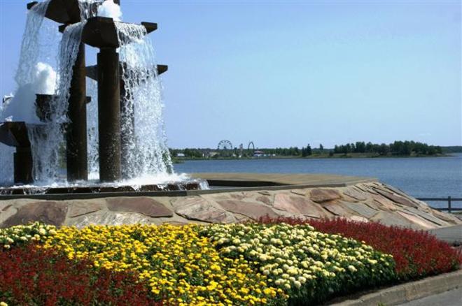 la fontaine dans le parc Rouyn-Noranda, QC