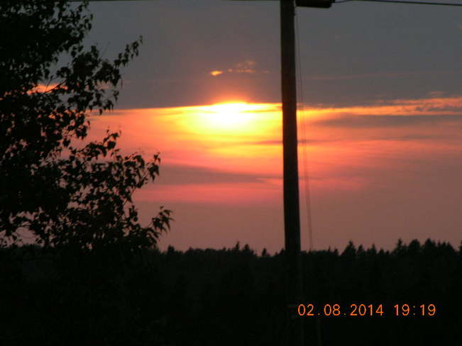 Sun behind clouds than coming out to go down for the nite.. Salisbury West, NB