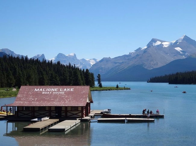 Magnificant Maligne Lake Jasper, Alberta Canada