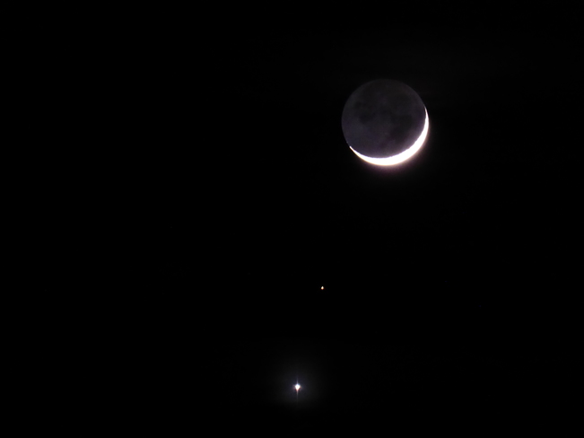 Rare alignment of Venus, Mars and Moon - Fri. Feb.20,2015 
