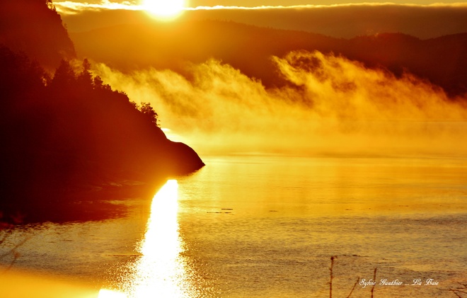 L'aube dans le brouillard.. La Baie, Saguenay, QC