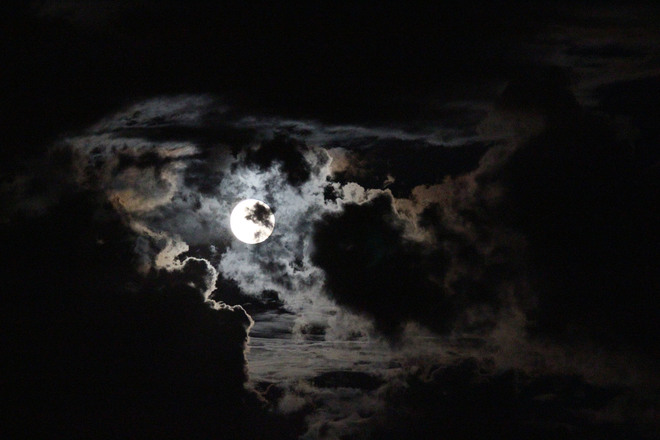 Clouds drift over Blue Moon 2015-07-31 Kanata, Ottawa, Ontario