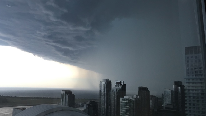 Thunderstorm rolling into downtown Toronto Downtown Toronto, Toronto, ON