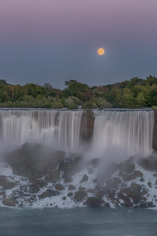 Niagara Full Moon Niagara Falls, ON