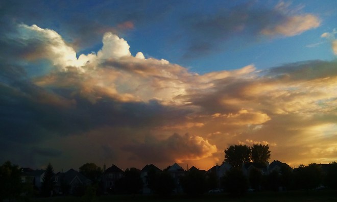 Storm clouds passing through the Sunset Laval, QC