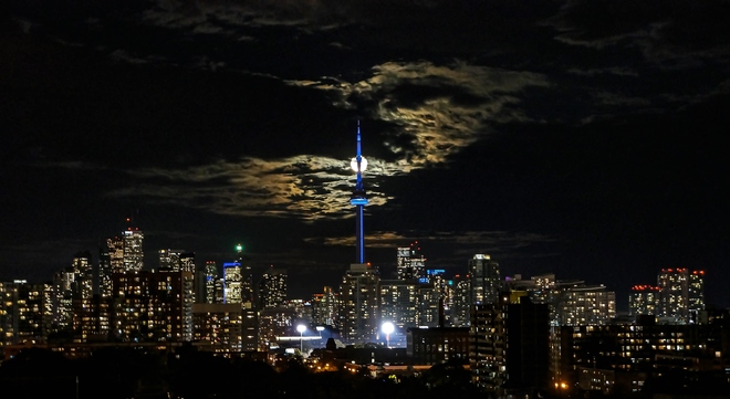October's Supermoon, the Hunter's Moon Toronto, ON