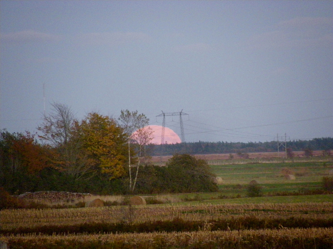 Super/Hunter's moonrise Sackville, NB