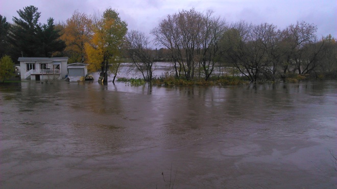 Inondations Ã  Saint-Ã‰tienne de Lauzon Lévis, QC