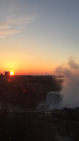 Sunrise at Niagara Falls Niagara Falls, Ontario, CA
