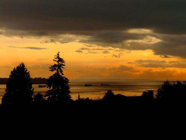 WEST VANCOUVER 5:07 PM OCTOBER 22 West Vancouver, BC