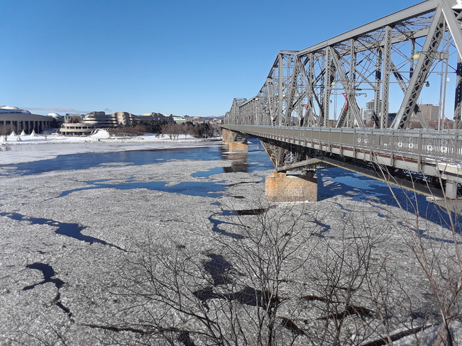 Alexandra Bridge looking accross to hull Ottawa, ON