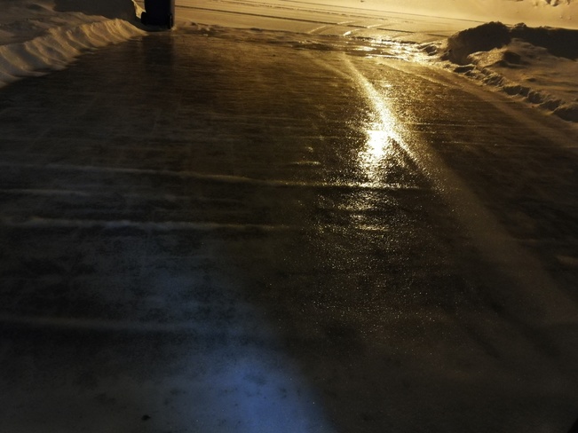 iced driveway Candiac, QC