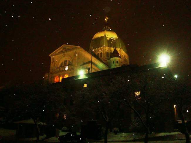 St Joseph Oratory at dusk Montréal, QC