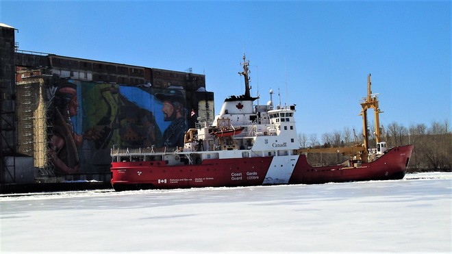 ICE BREAKING BY CANADIAN COAST GUARD APR 21/18 Midland, ON