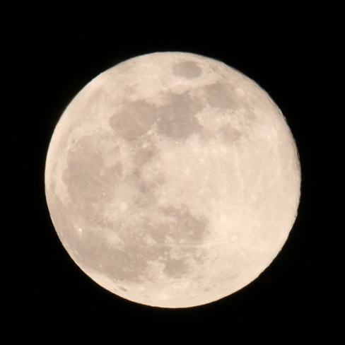 La pleine lune avec reliefs Terrebonne, QC