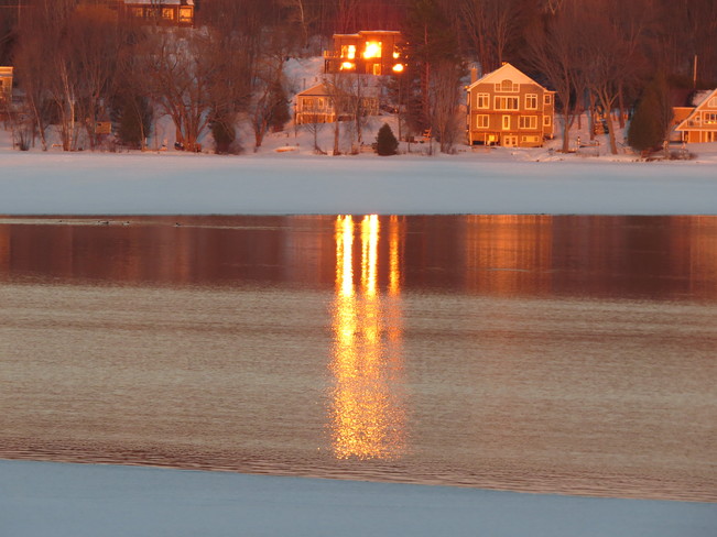 Doux reflets... Lac Magog, Québec