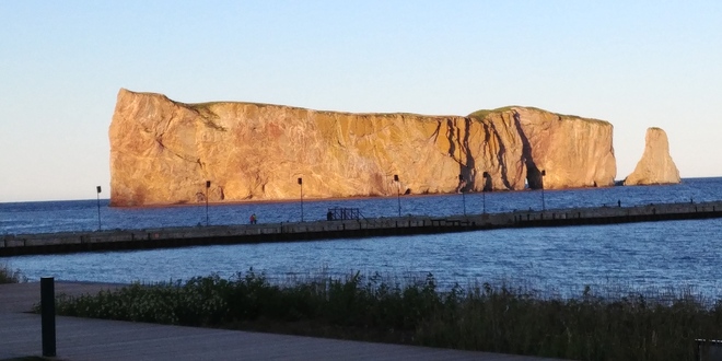 rocher percé au coucher du soleil Gaspé, QC