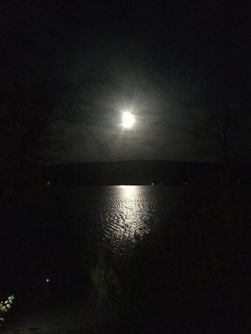 Pleine lune d octobre Lac-Saint-Paul, Québec, CA