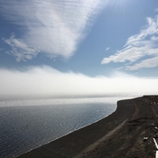 Mur de brouillard sur la mer.