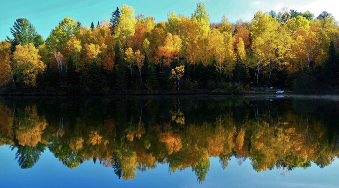 L’automne au Lac Quenouille Sainte-Agathe-Nord, Québec, CA