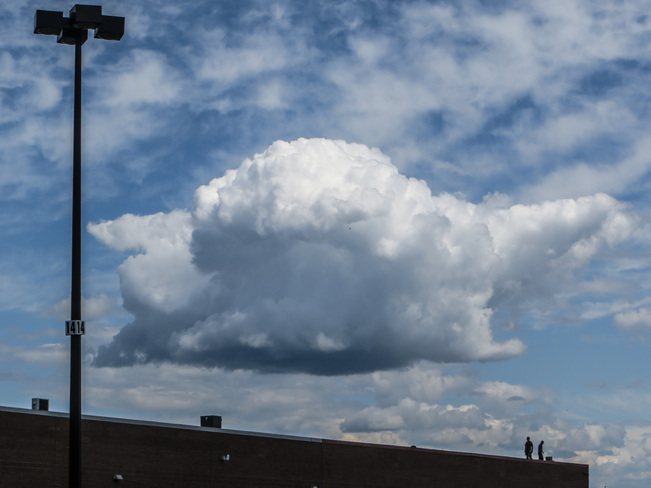 nuage Ã©trange 1680 6e Rue, Trois-Rivières, QC G8Y 5B8, Canada