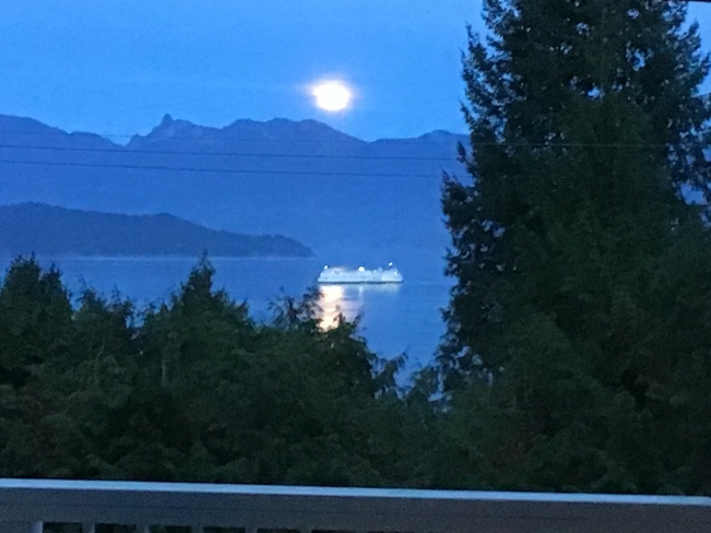 Moonlight ferry Gibsons, BC