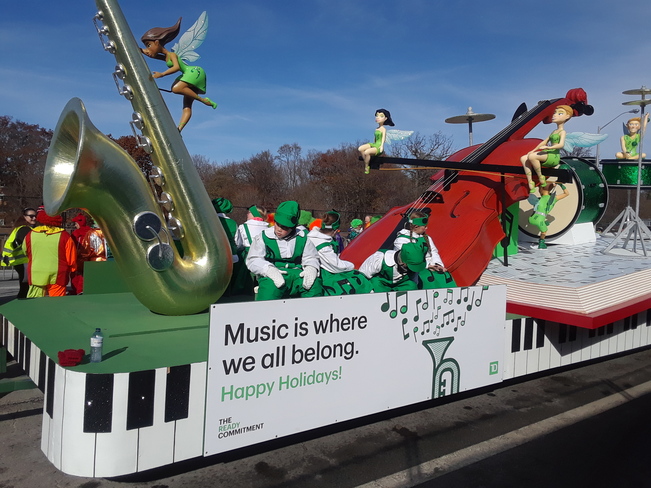 17 Nov 2019...Toronto Santa Parade dysplaying a music float with Holiday Wishes. Toronto, ON