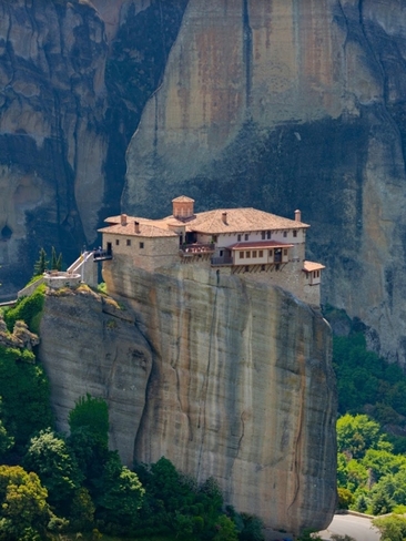 2019....Meteora located in Central Greece. Six monasteries have been built . Kalabáka,