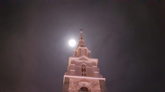 pleine lune cathedrale de Rimouski Rimouski, QC