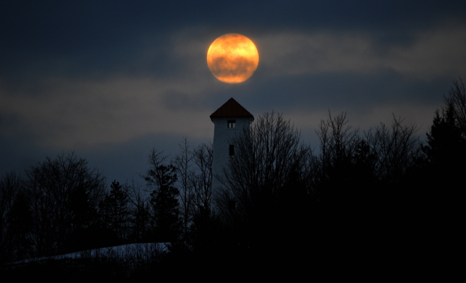 The Snow Blinding Moon Avonport, Nova Scotia, CA