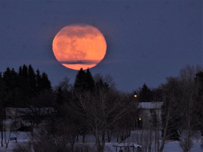 Full Moon rising over Bonnyville Bonnyville, AB