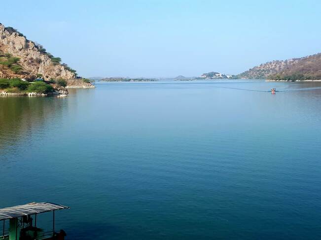 Jaismand lake, Udaipur, Rajasthan India Jaisamand Lake, Rajasthan
