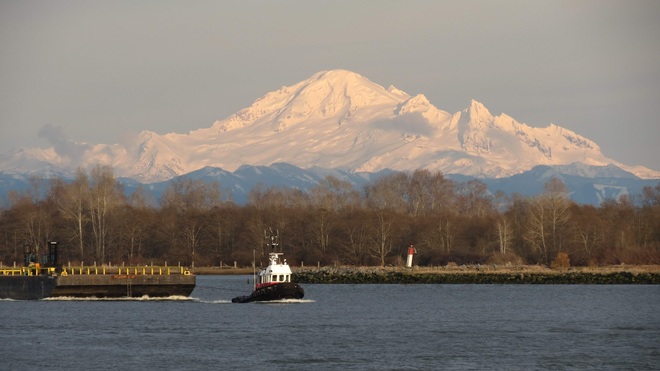 Mount Baker and Tugboat Richmond, BC