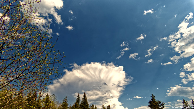 nuages explosif, Grande-Rivière, QC
