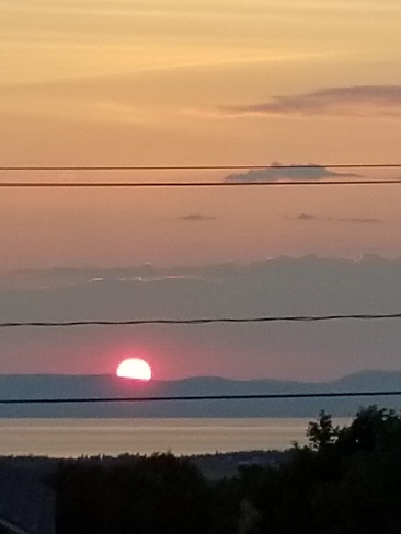 coucher de soleil rouge pour la fete du Canada Rivière-du-Loup, QC