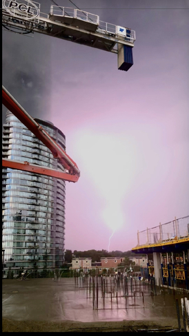Lightning strike Toronto, Ontario, CA