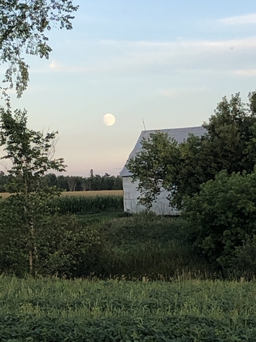 Lever de lune Cumberland, Ontario, CA