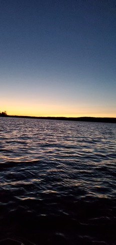 Super coucher de soleil sur la riviere Hawkesbury, ON