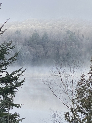 La brume qui lève ce matin sur le lac! Nominingue, Québec, CA