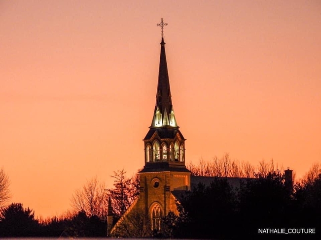 Eglise au coucher du soleil Saint-Ambroise-de-Kildare, Québec, CA